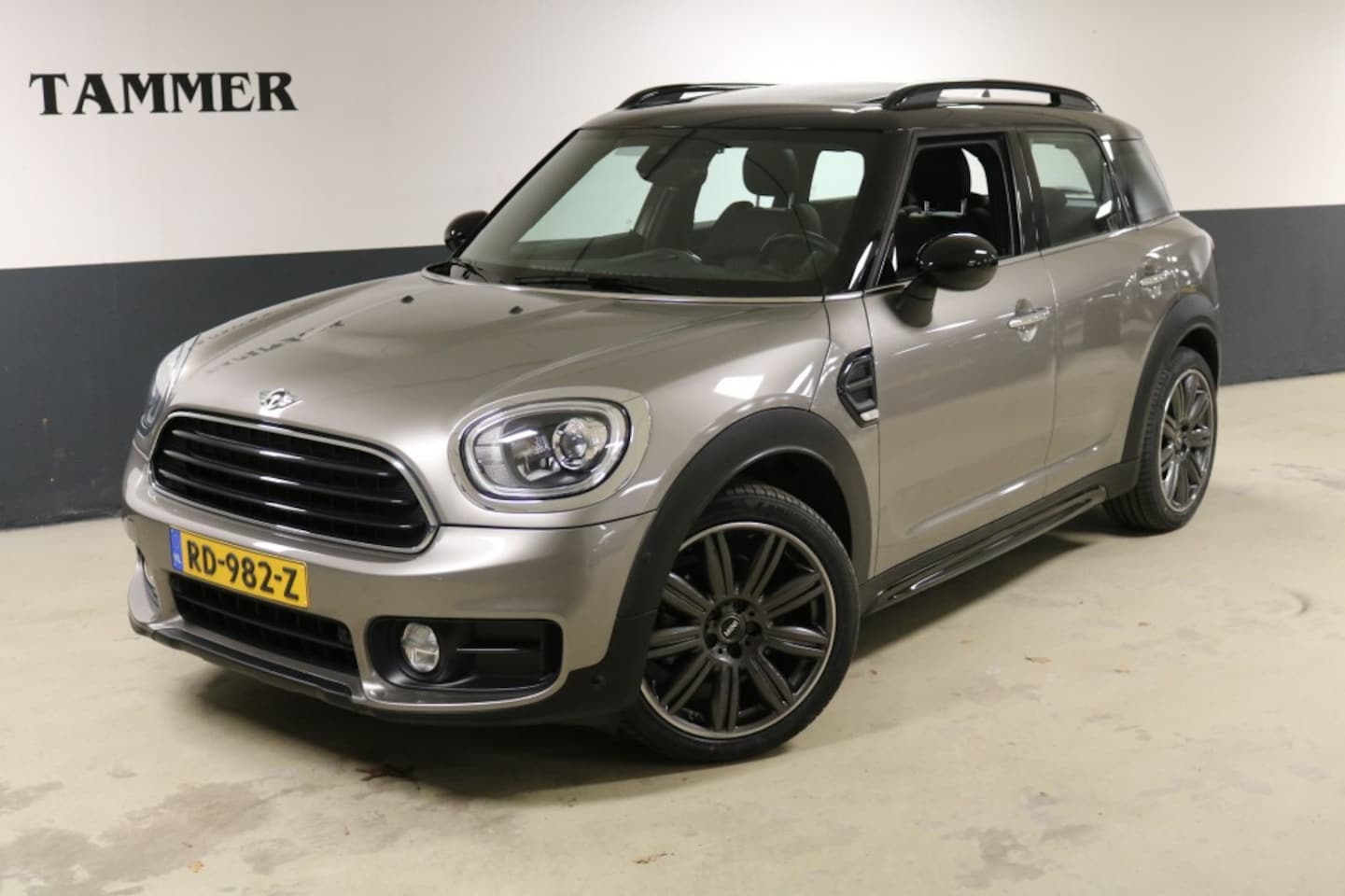 MINI Countryman - 1.5 Cooper Chili 1e EIGEN.-DEALER ONDERHOUDEN-LEER-PANO-CAMERA - AutoWereld.nl