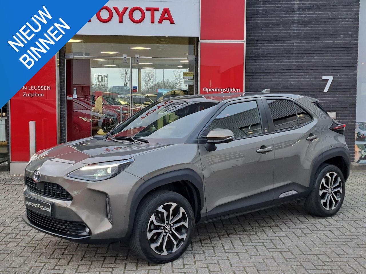 Toyota Yaris Cross - 1.5 Hybrid Dynamic ELEKTRISCHE ACHTERKLEP STOEL EN STUURVRWARMING ACHTERUITRIJCAMERA - AutoWereld.nl