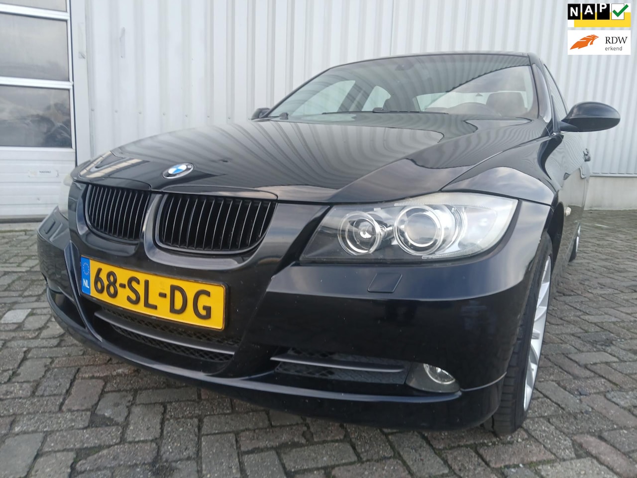 BMW 3-serie - 330i High Executive - Motor Rookt - Schade - AutoWereld.nl