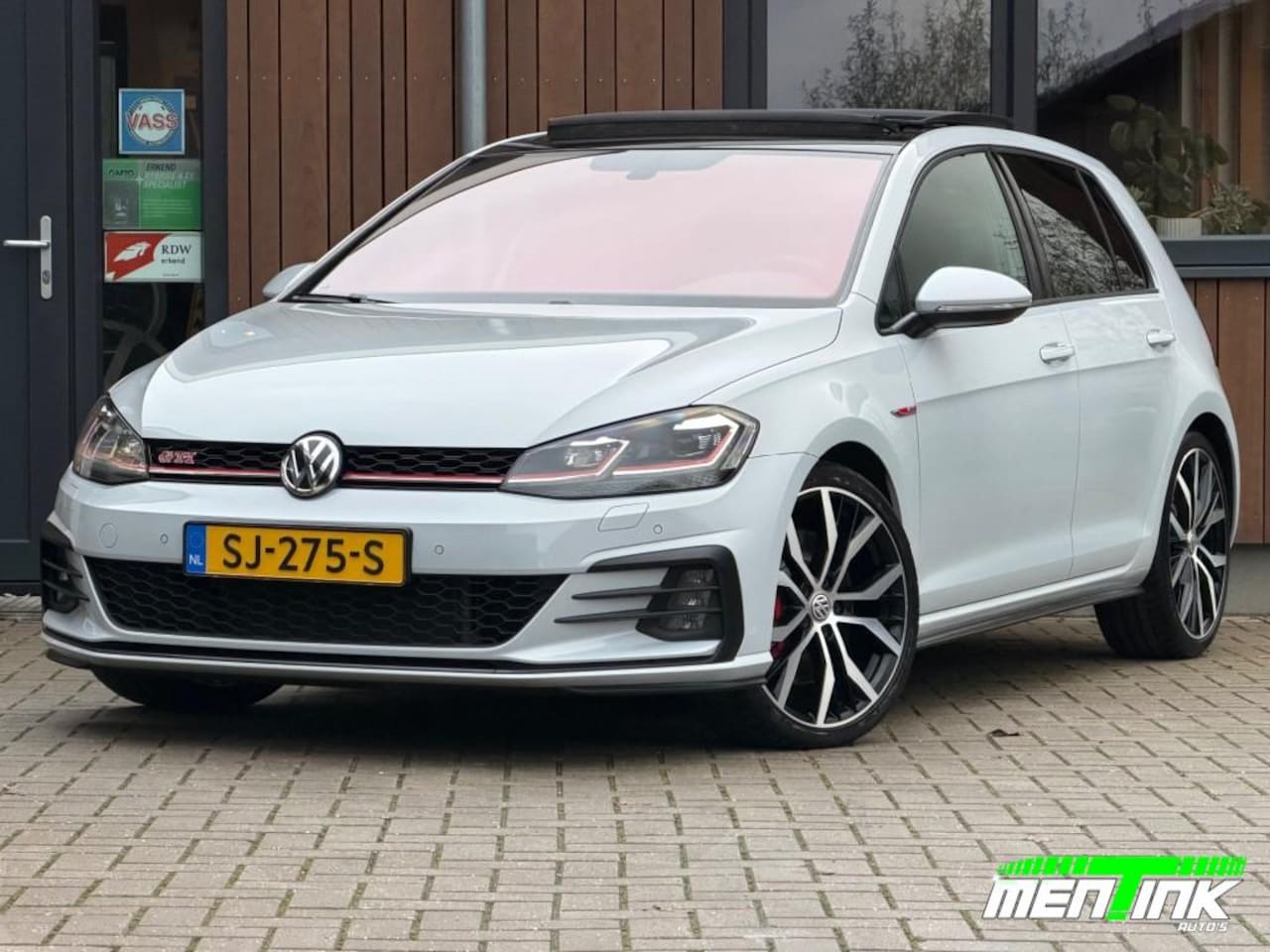Volkswagen Golf - 2.0 TSI GTI PERF. Pano Honeyco. Camera 19'' Dynaudio Ori NL! - AutoWereld.nl