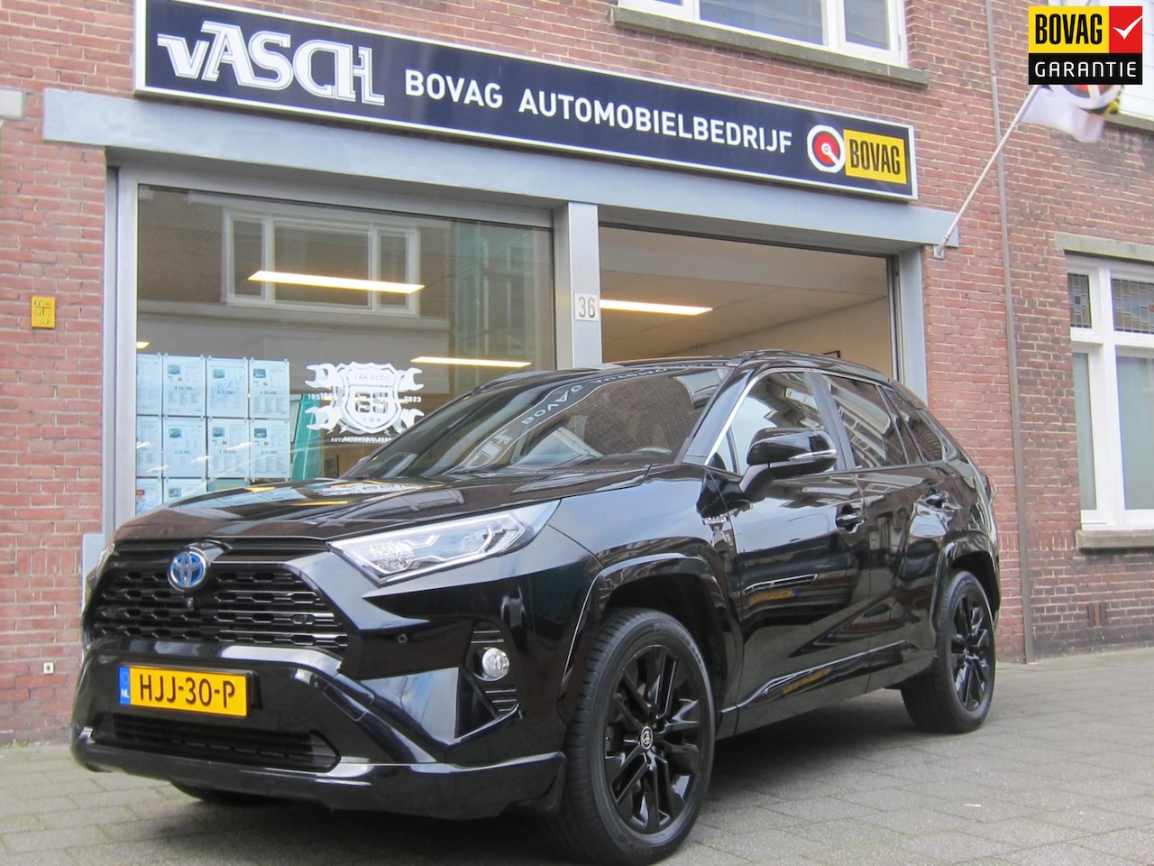 Toyota RAV4 - 2.5 Hybrid AWD Executive Black Edition Trekhaak Rijklaar Bovaggarantie - AutoWereld.nl