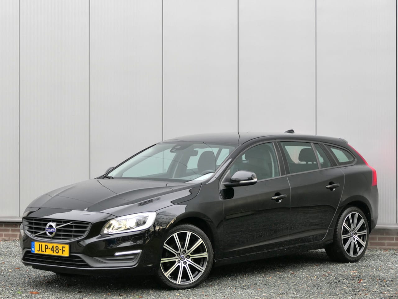 Volvo V60 - 2.0 T4 Kinetic Xenon / Trekhaak / Navi / Bluetooth - AutoWereld.nl