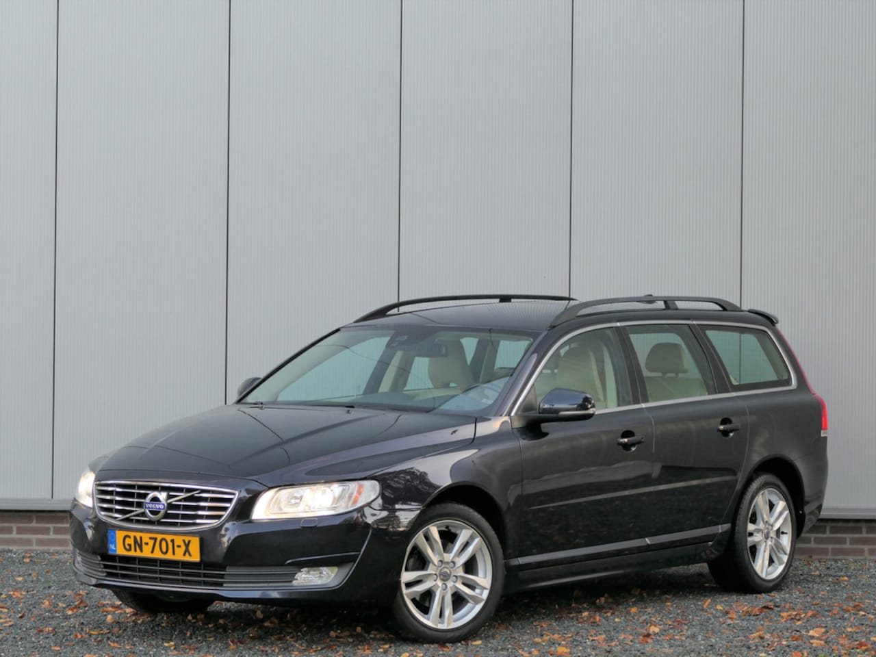 Volvo V70 - T4 AUT Classic Edition Xenon / Afneembare trekhaak / Navi - AutoWereld.nl