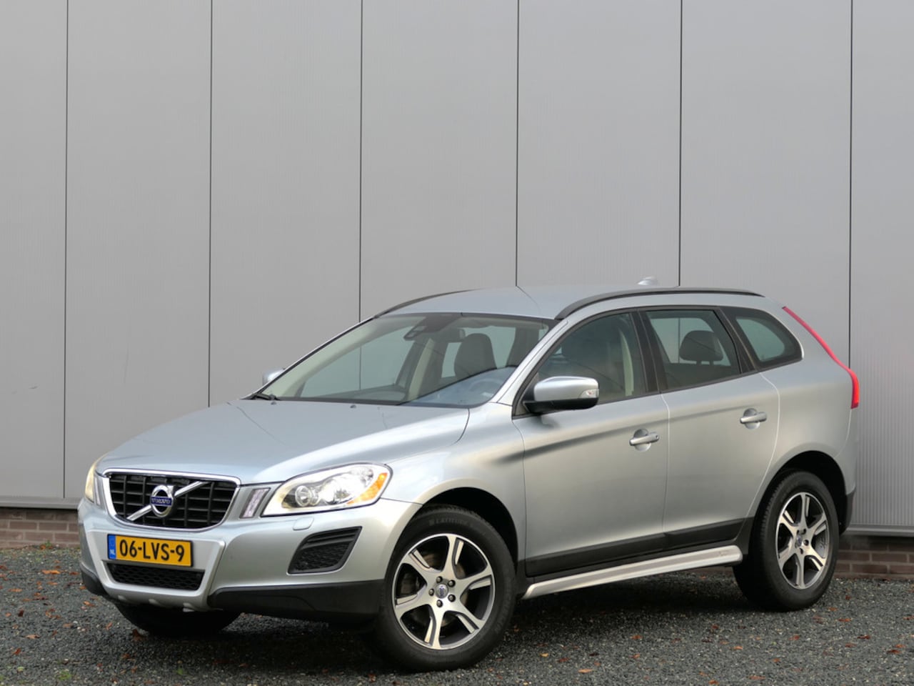 Volvo XC60 - 2.0T AUT Kinetic Xenon / Leer / Navi / Cruise control - AutoWereld.nl