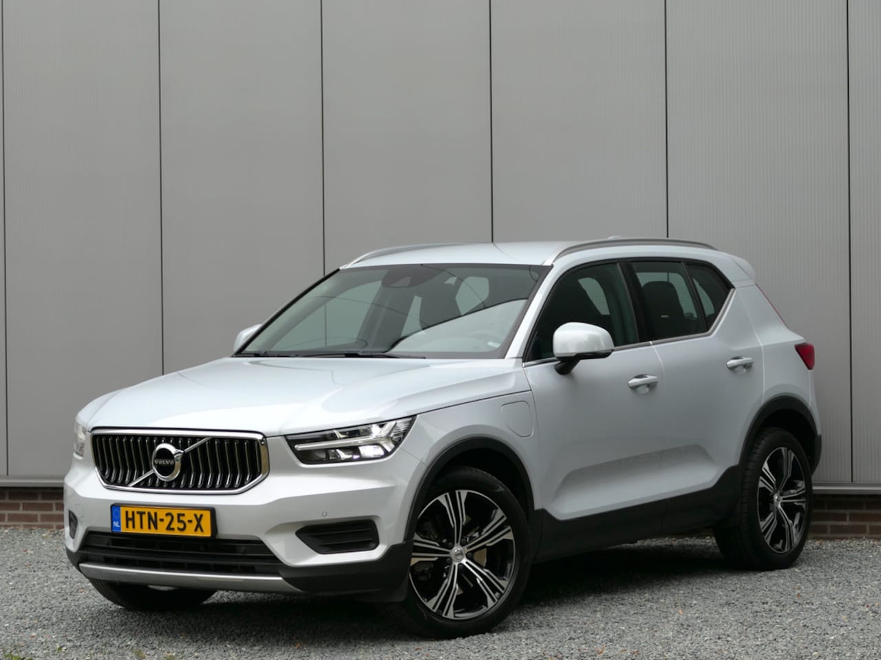 Volvo XC40 - 1.5 T4 Recharge Inscription 12 MND garantie Leer / Keyless Entry - AutoWereld.nl
