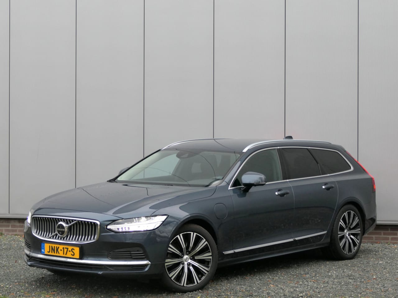 Volvo V90 - 2.0 T8 AWD Inscription 12MND garantie / 360° camera / Trekhaak / - AutoWereld.nl