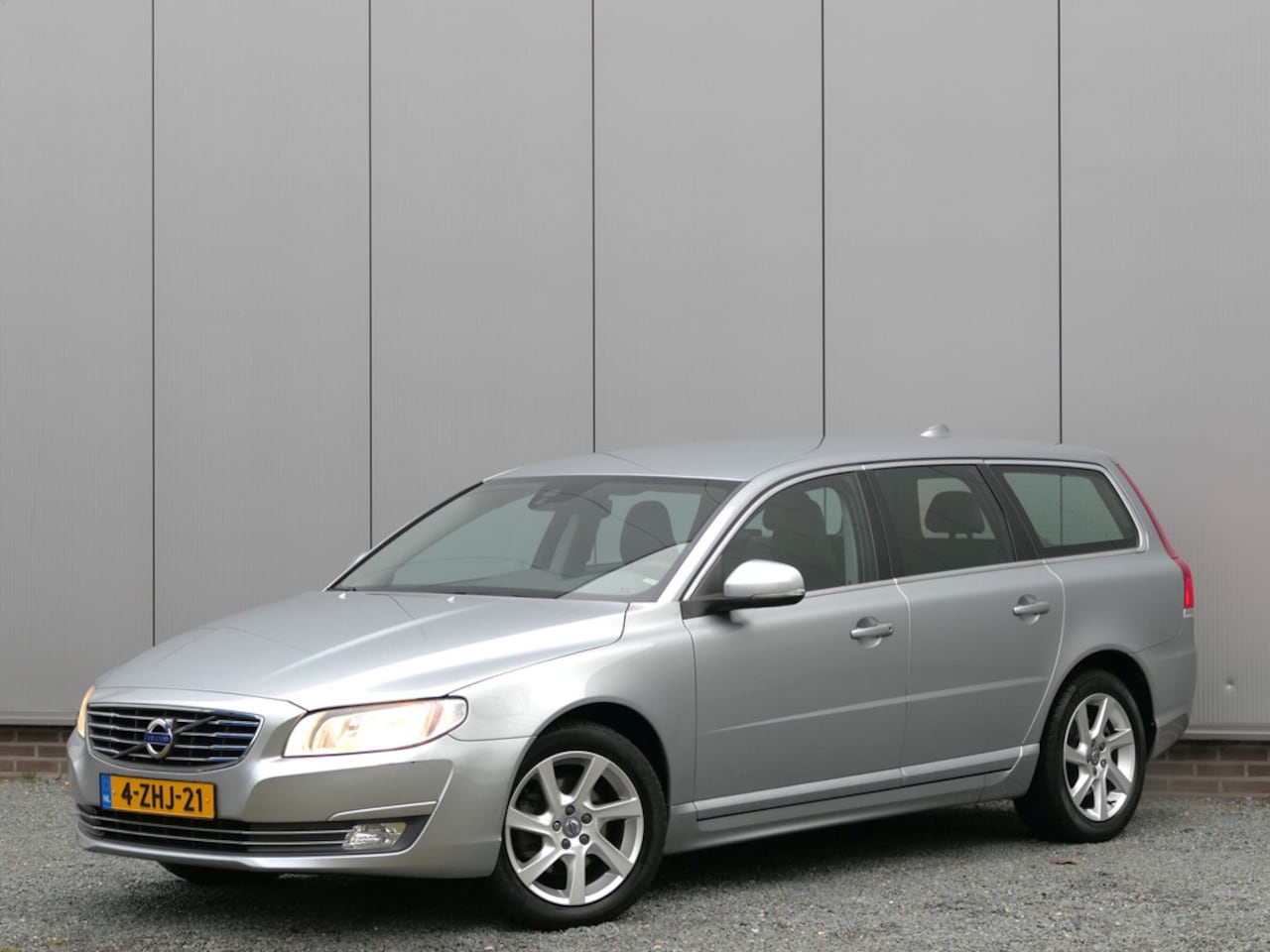 Volvo V70 - T4 Nordic+ Nieuwe distributieriem / Leer / Standkachel / Navi / - AutoWereld.nl