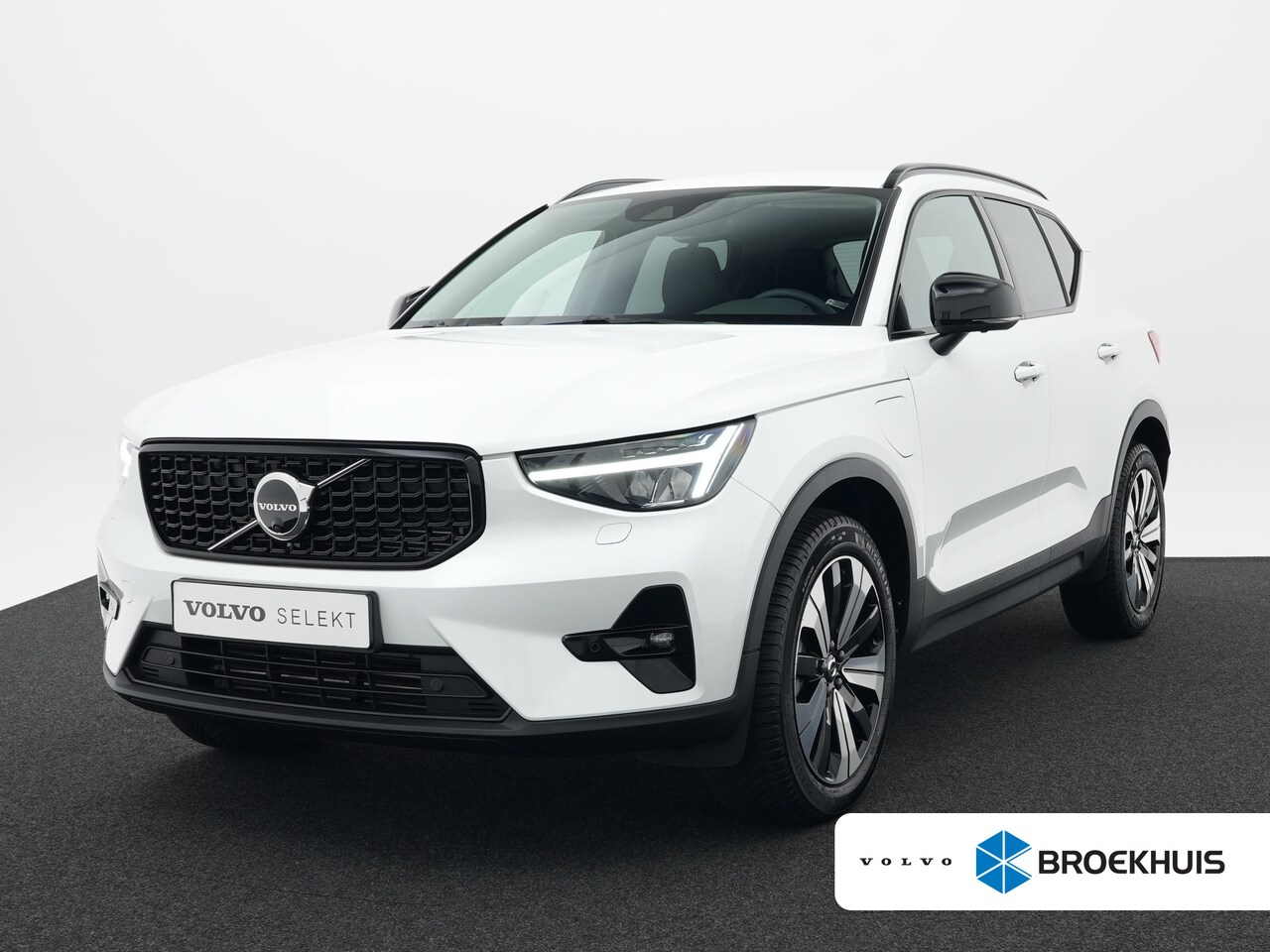 Volvo XC40 - 1.5 T4 Plug-in hybrid Plus Dark | 360° Camera | Harman Kardon | Leder | Adaptive Cruise | - AutoWereld.nl
