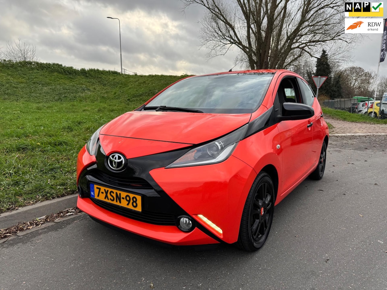 Toyota Aygo - 1.0 VVT-i x-cite CarPlay , Camera - AutoWereld.nl