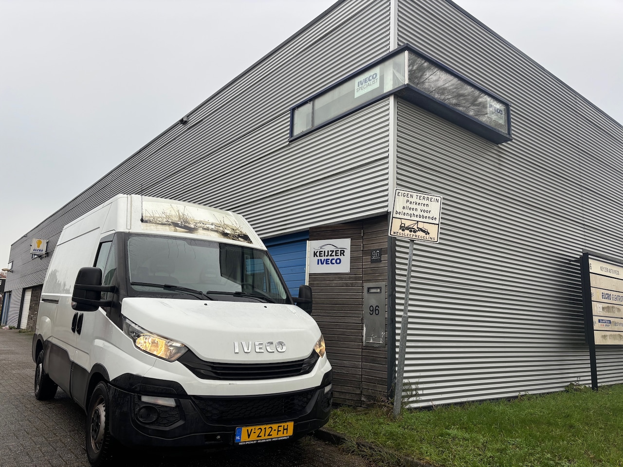 Iveco Daily - 35S14V 2.3 352 H2 L L1H2 Trekhaak 3500 kg - AutoWereld.nl