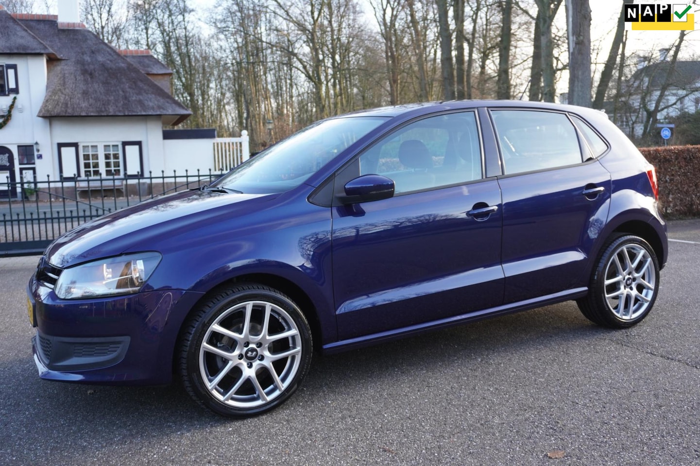 Volkswagen Polo - 1.2 TSI BlueMotion Edition 5DrsAirco Cruise Navi Lm Velgen - AutoWereld.nl
