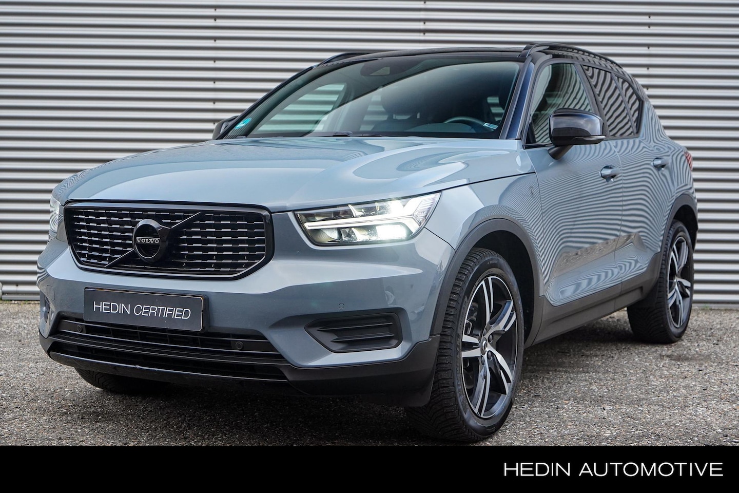 Volvo XC40 - 2.0 T4 190pk R-Design | Keyless | Lederen bekleding | Panorama dak | 19 inch LMV | All Sea - AutoWereld.nl