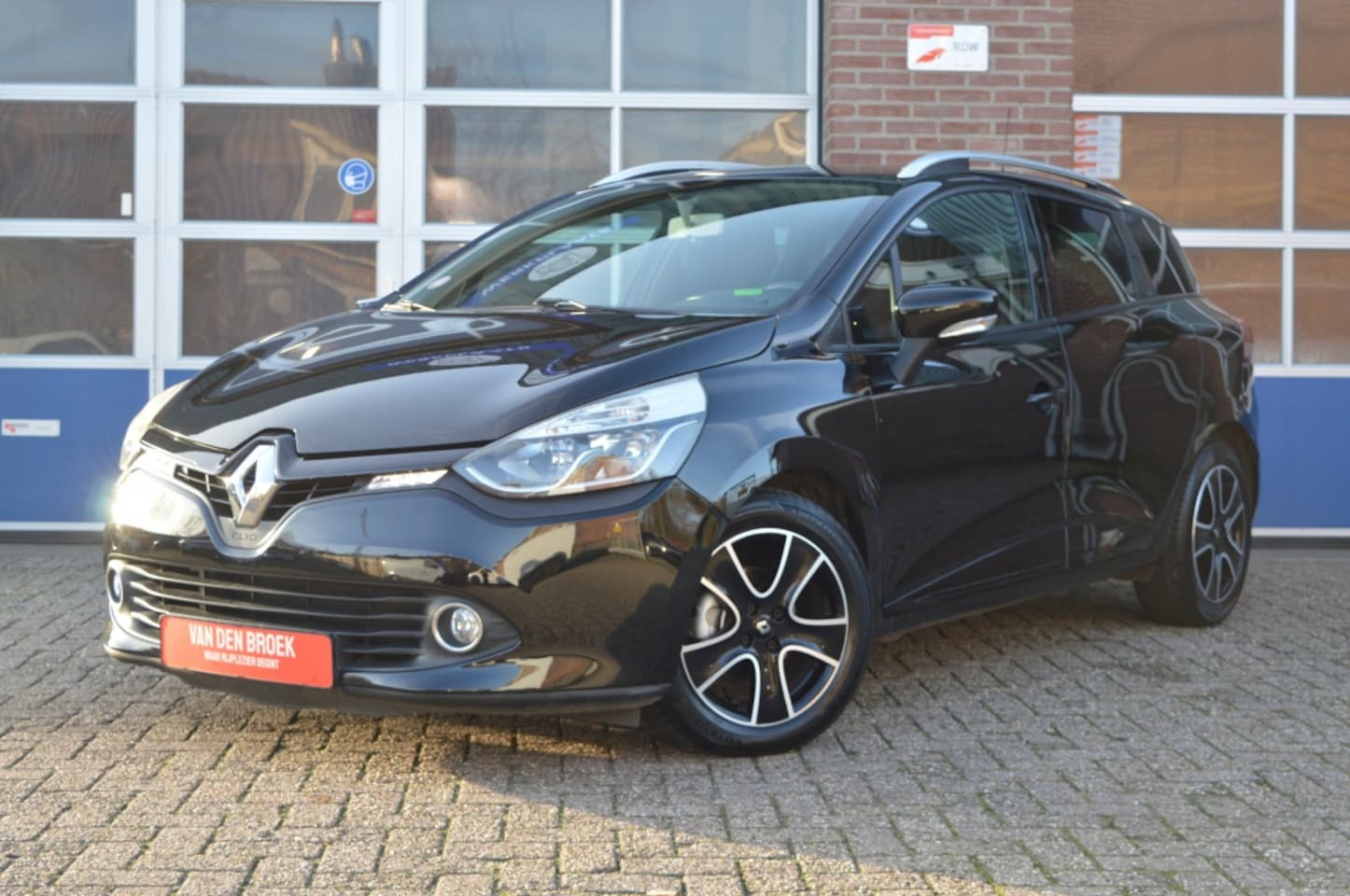 Renault Clio Estate - 0.9 TCe Expression | AIRCO - NAVI - PDC - AutoWereld.nl