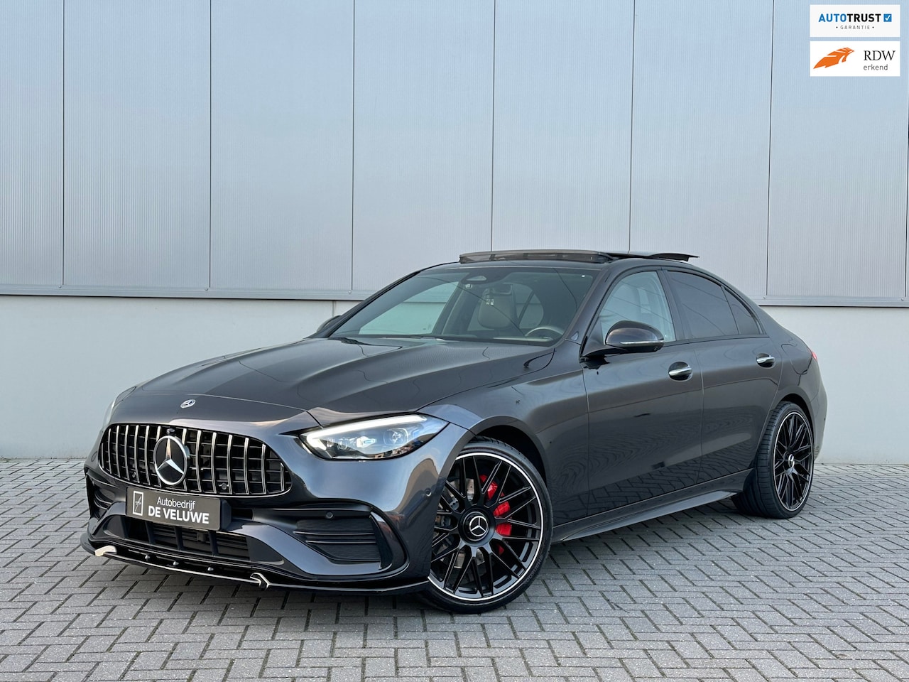 Mercedes-Benz C-klasse - 300 e AMG Line C63 Look Pano HUD Sfeerverlichting - AutoWereld.nl