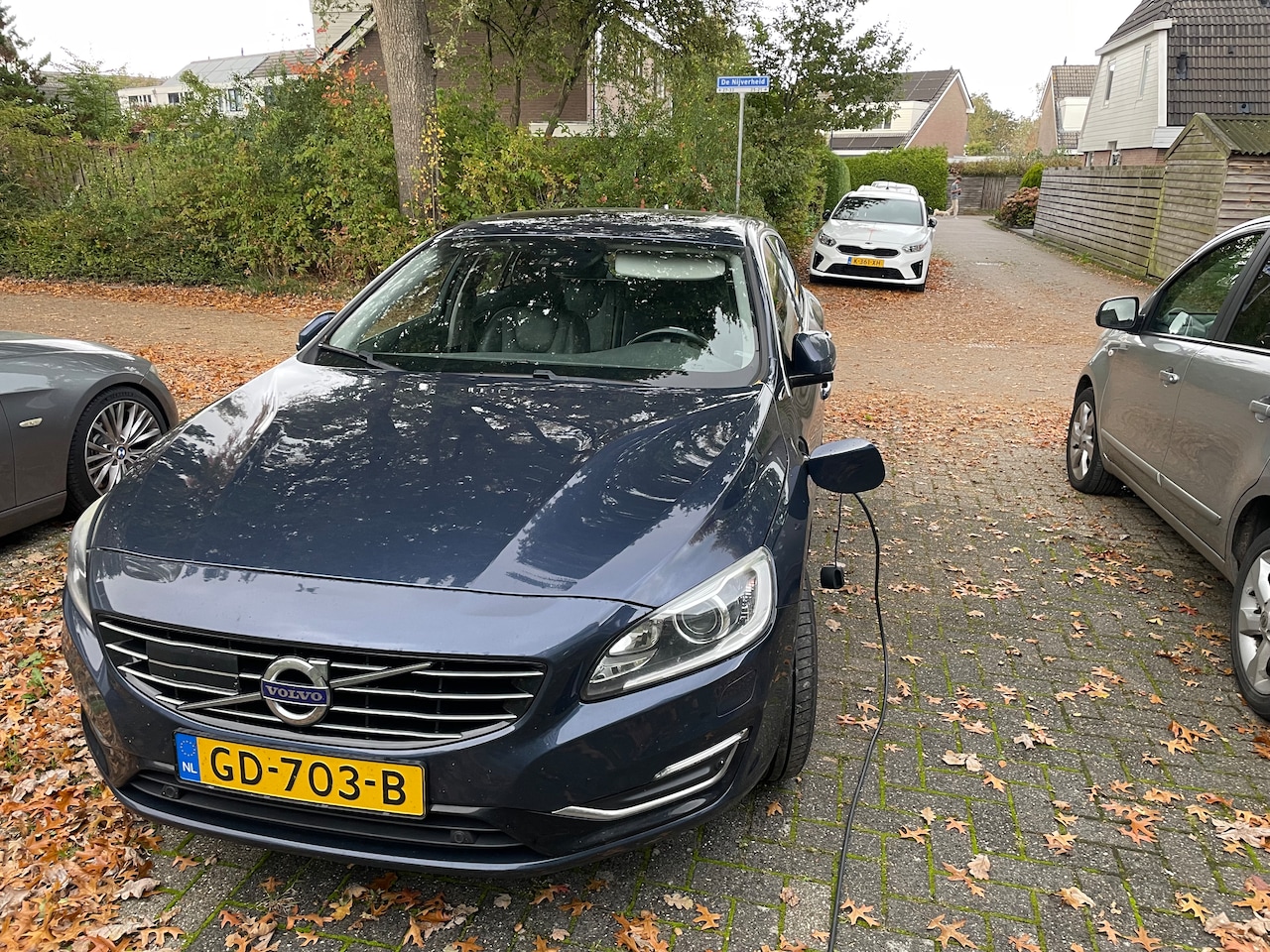 Volvo V60 - 2.4 D6 AWD Plug-In Hybrid Momentum Rijdt fantastisch! - AutoWereld.nl