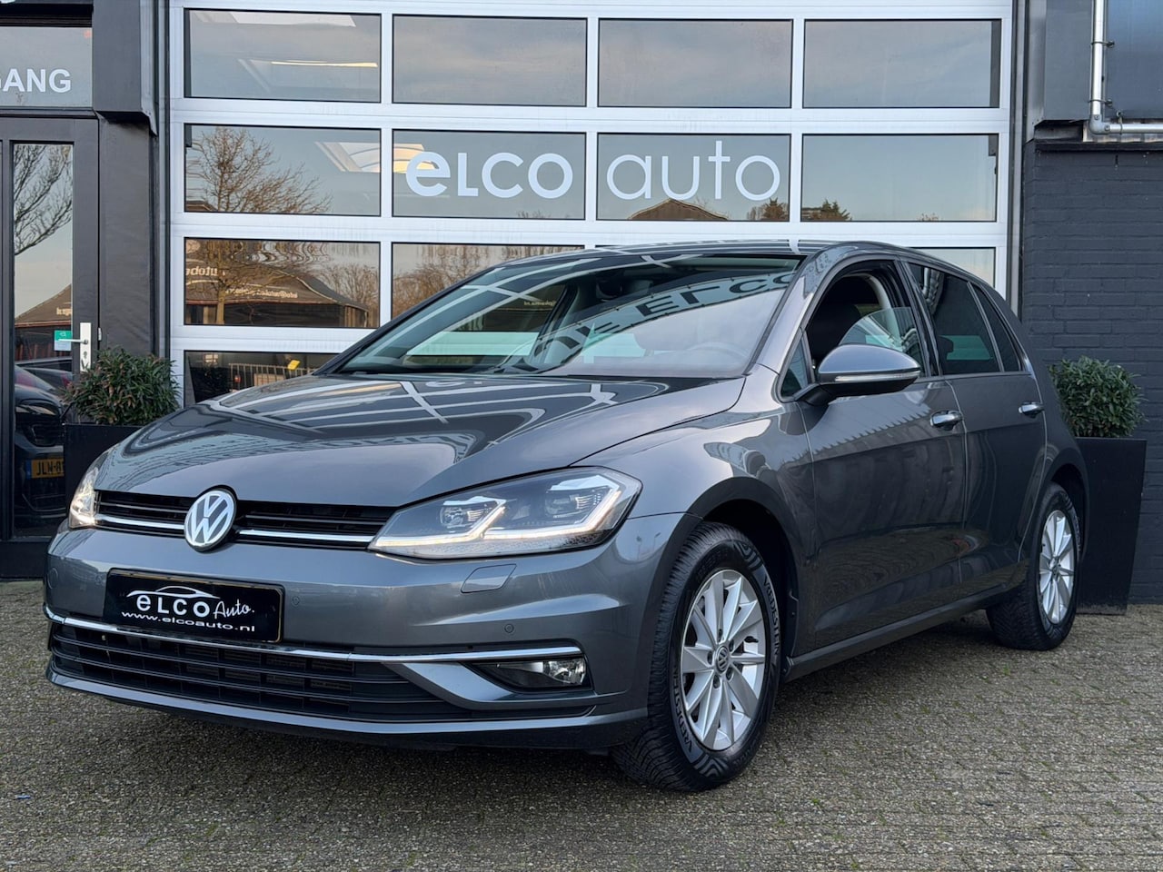 Volkswagen Golf - 1.0 TSI Highline / ACC / LED - AutoWereld.nl