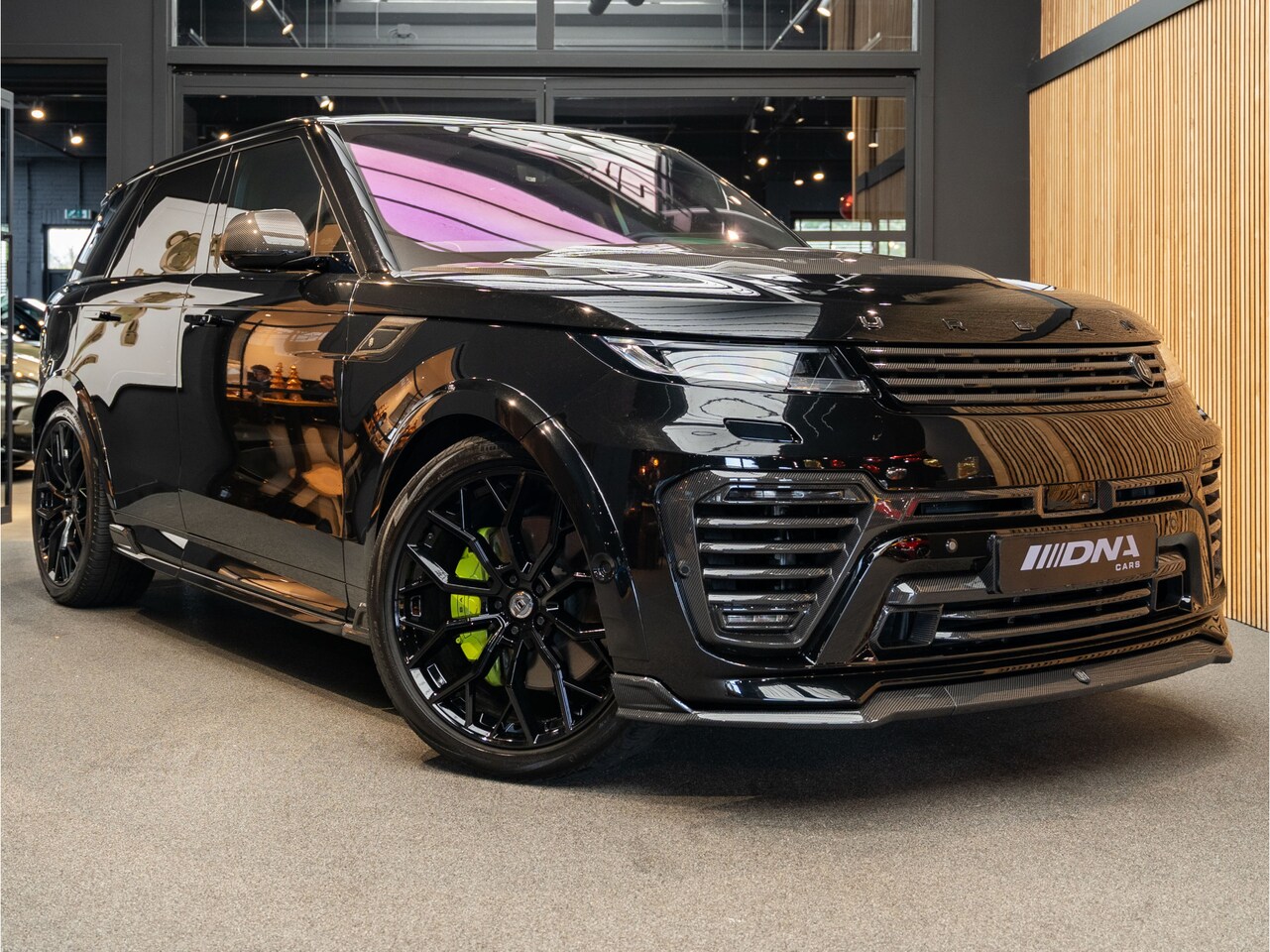 Land Rover Range Rover Sport - P510e Full URBAN-Package 3.0 P510e 23 Inch Carbon Entertainment System - AutoWereld.nl