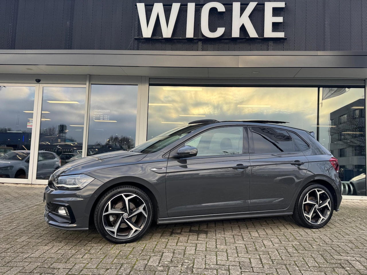 Volkswagen Polo - 1.0 TSI Highline R Line DSG Panorama Keyless Camera - AutoWereld.nl