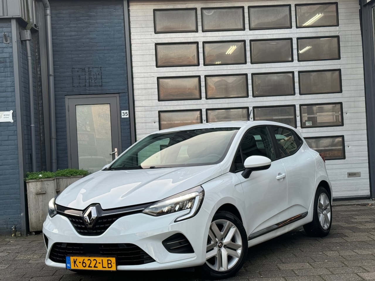 Renault Clio - 1.0 TCe Zen | Airco | Navi | Cruise | N.A.P - AutoWereld.nl