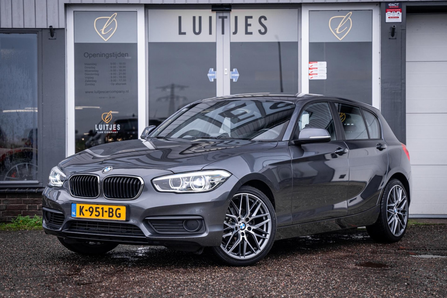 BMW 1-serie - 118i AUT8 High-Executive I Leder I Trekhaak I Stoelverw. I 18'' I LED - AutoWereld.nl