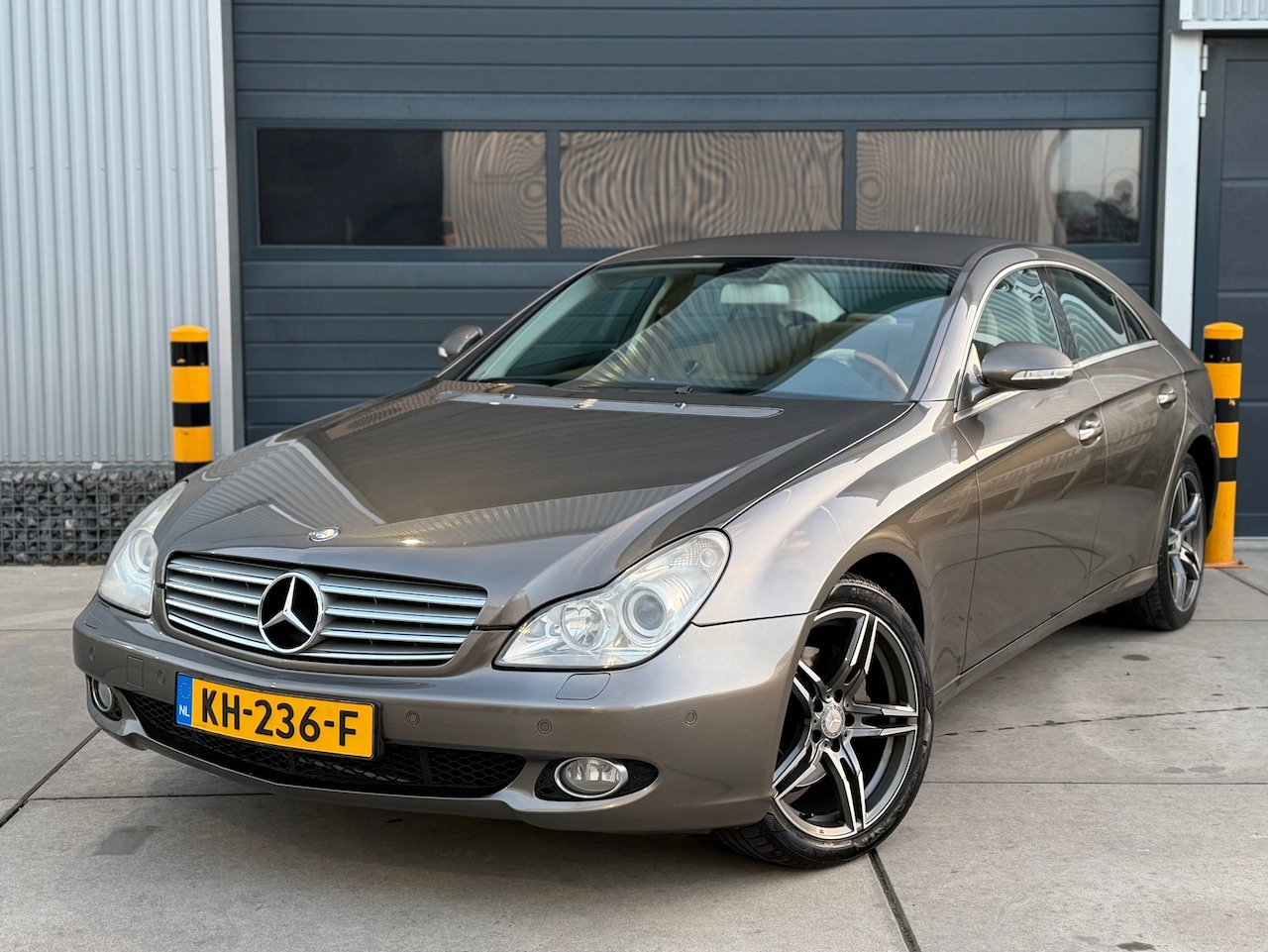 Mercedes-Benz CLS-klasse - 320 CDI AUT / CRUISE / CLIMA / LEDER - AutoWereld.nl