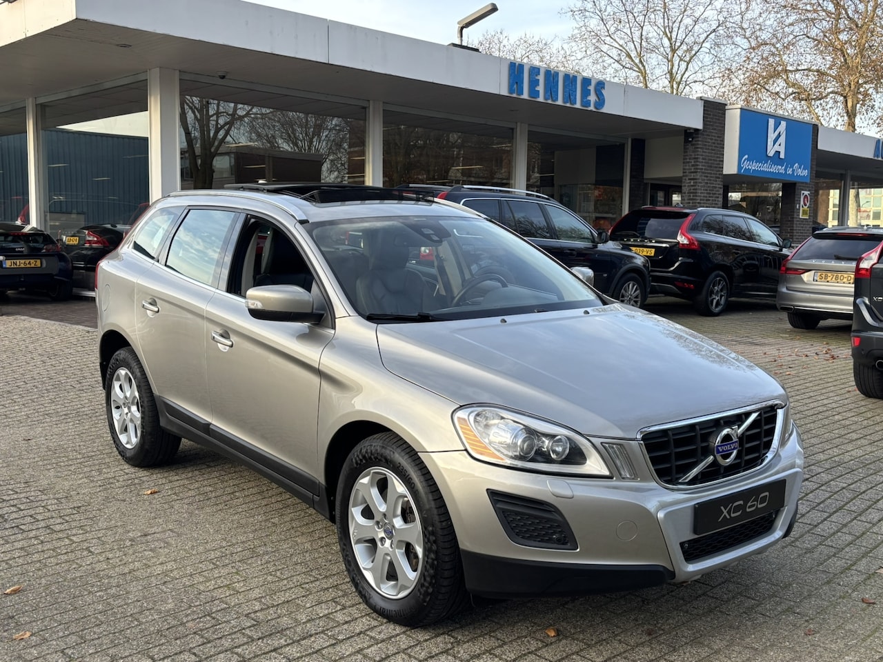 Volvo XC60 - 3.0 T6 AWD Summum Pano Keyless RSE - AutoWereld.nl