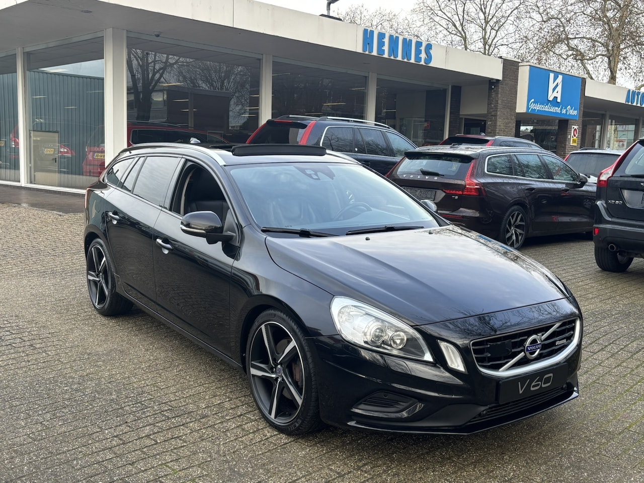Volvo V60 - 3.0 T6 AWD R-Design Schuifdak ACC Standkachel Premium Sound - AutoWereld.nl
