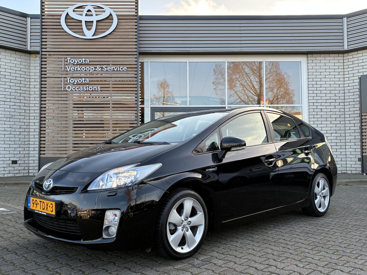 Toyota Prius - 1.8 DYNAMIC BUSINESS HEAD-UP FIETSENDRAGERBEUGEL CLIMA CRUISE CAMERA NAVI NL-AUTO DEALER-O - AutoWereld.nl