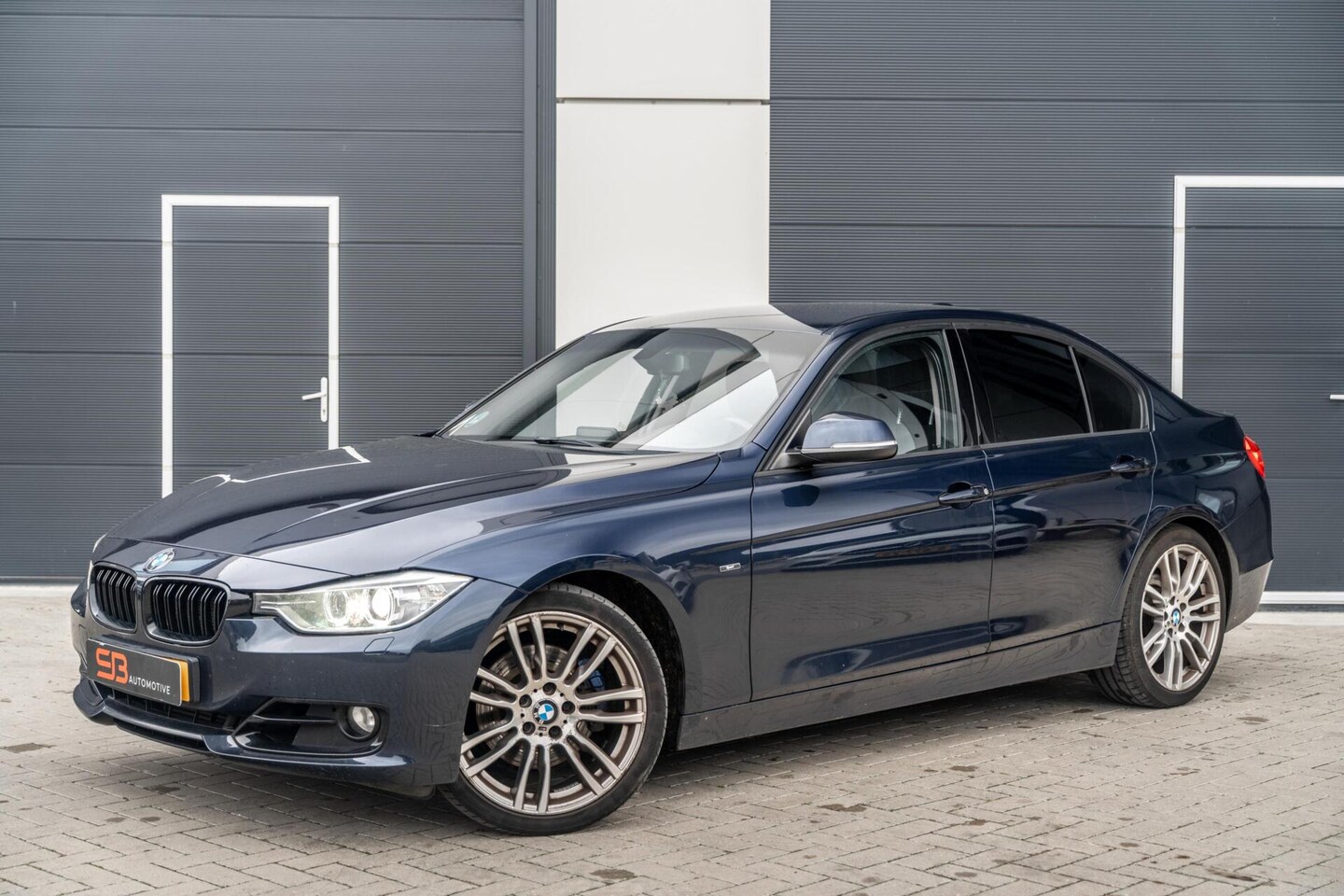BMW 3-serie - 328i Upgrade Edition Cruise|LED|Navi|Garantie! - AutoWereld.nl