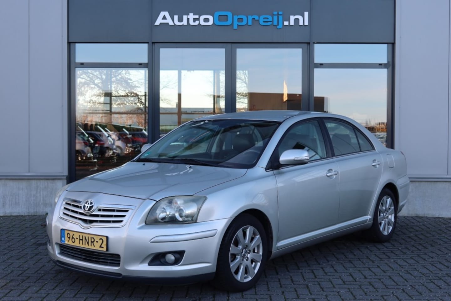 Toyota Avensis - 1.8 VVTI Business Clima, NAVI, Leder bekleding, Cruise, Stoelverwarming - AutoWereld.nl