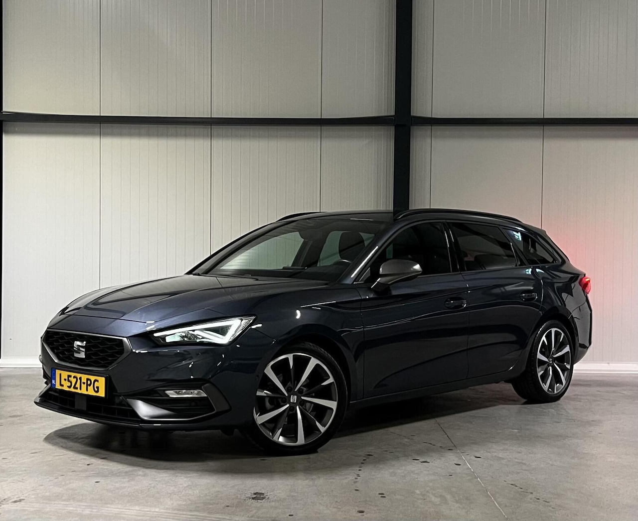 SEAT Leon Sportstourer - 1.5 eTSI FR Business Intense Carplay - AutoWereld.nl