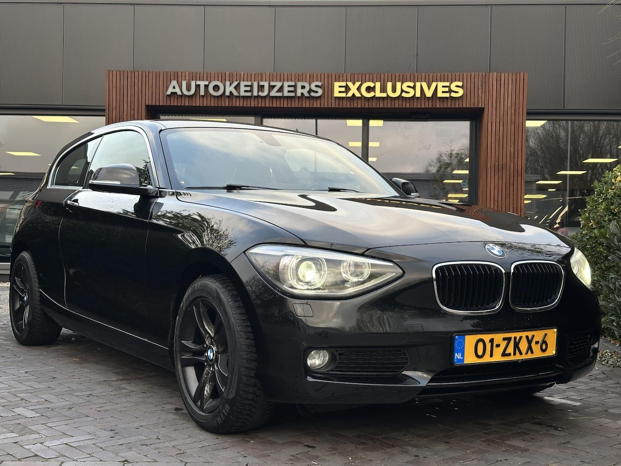 BMW 1-serie - 114i Business+ Leder Navi Parkeersensoren Mistlampen Cruise control 16"L.M. - AutoWereld.nl
