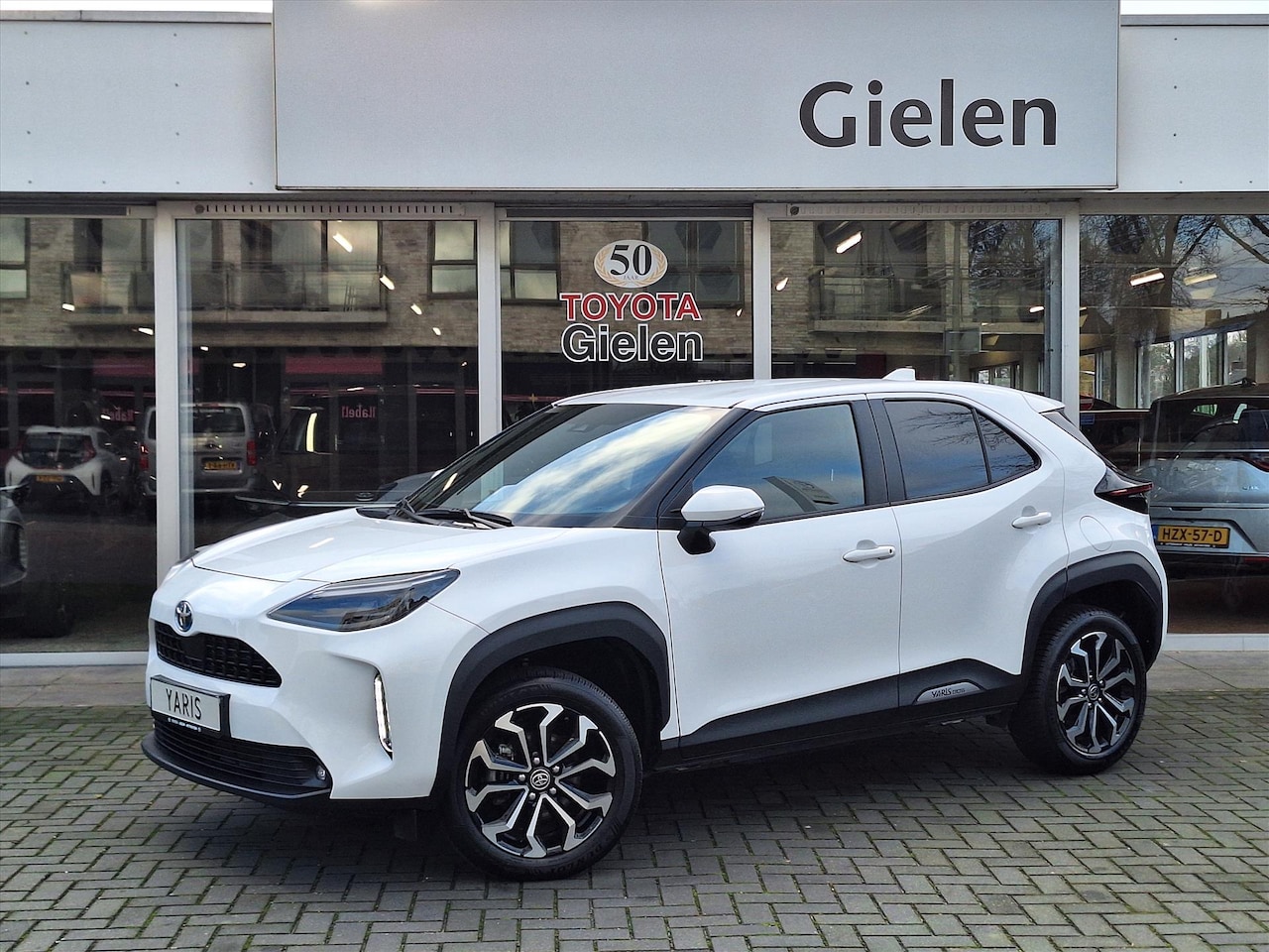 Toyota Yaris Cross - 1.5 Hybrid Dynamic plus | Smart Connect, Stoelverwarming, Keyless, 17 inch, Privacy glass, - AutoWereld.nl