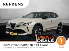 Alfa Romeo Junior - 1.2 Turbo Hybrid Ibrida Speciale | Sport stoelen | Panoramadak | Dodehoekdetectie | Apple