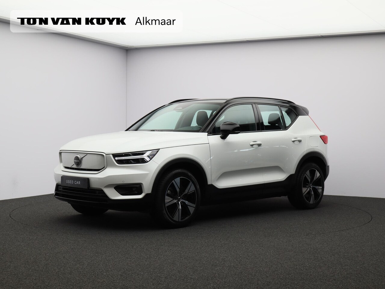 Volvo XC40 - Recharge P8 AWD R-Design 93% SOH / Trekhaak / Elektr. bed. stoelen / Stuur+stoelverwarming - AutoWereld.nl