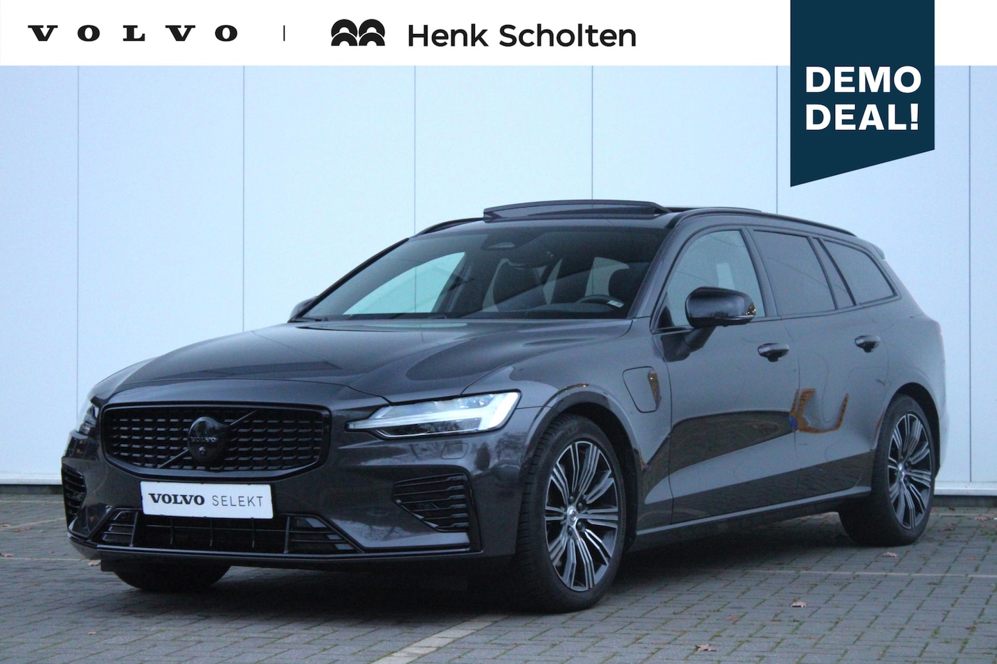 Volvo V60 - T6 350PK Plug-in hybrid AWD Ultra Dark | Adaptieve Cruise Control met Pilot Assist | Premi - AutoWereld.nl