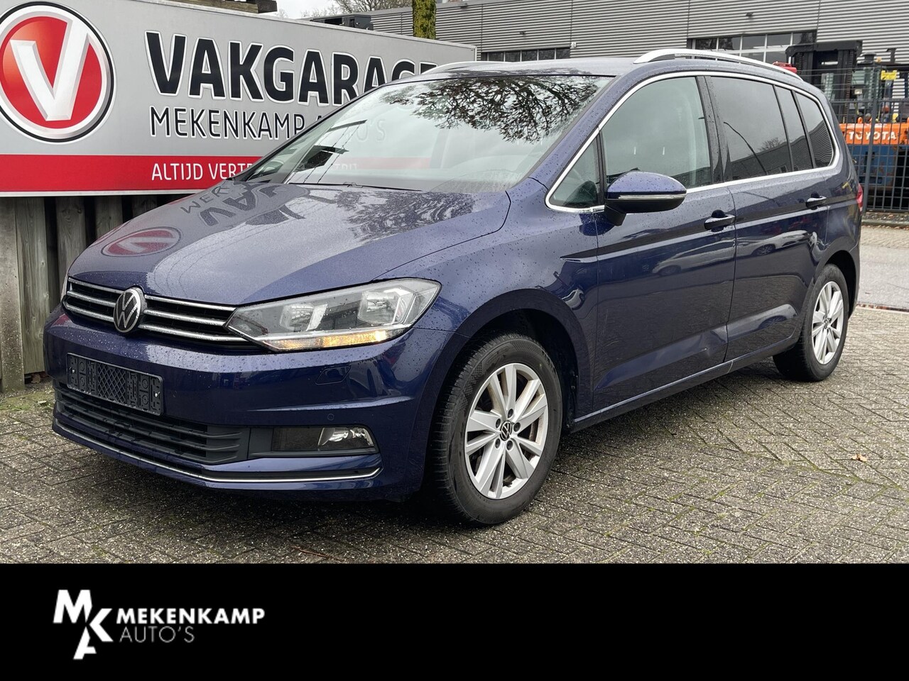 Volkswagen Touran - 1.5 TSI Highline 7p 16"/Stoel + stuurverwarming + massage/Keyless/Elektrische klep/PDC v+a - AutoWereld.nl