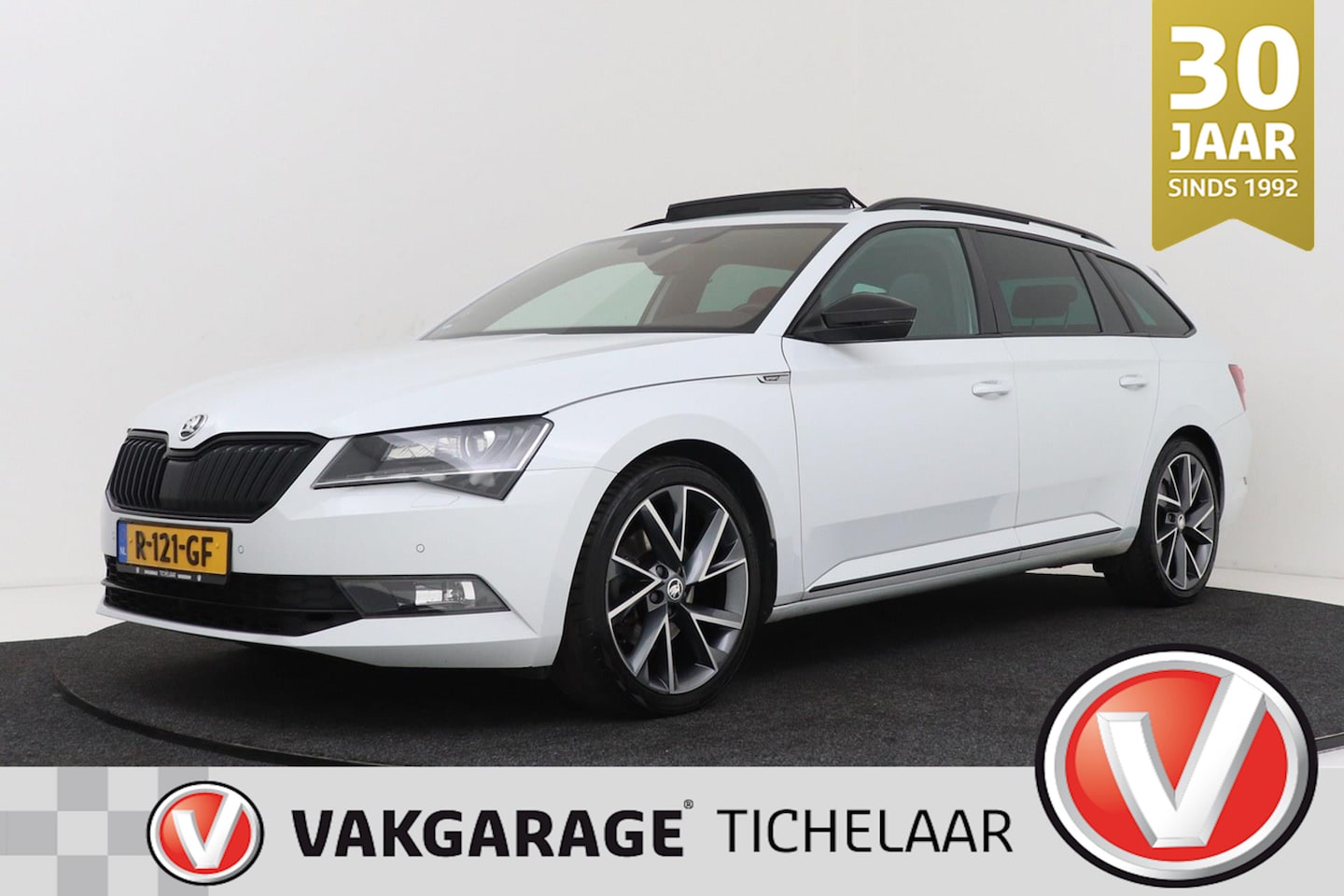 Skoda Superb Combi - 2.0 TSI 220 PK Sportline Business | Uitklap Trekhaak | Panoramadak | Camera | CarPlay | St - AutoWereld.nl
