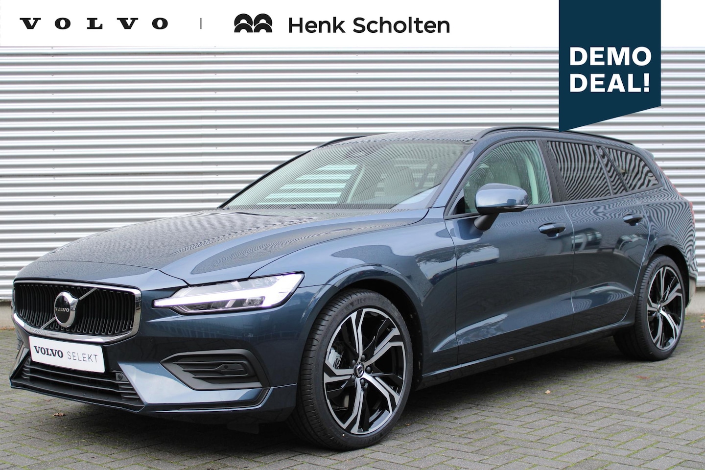 Volvo V60 - 2.0 B4 Mild Hybrid Essential Edition | BLIS Dodehoekdetectie | Adaptieve Cruise Control | - AutoWereld.nl