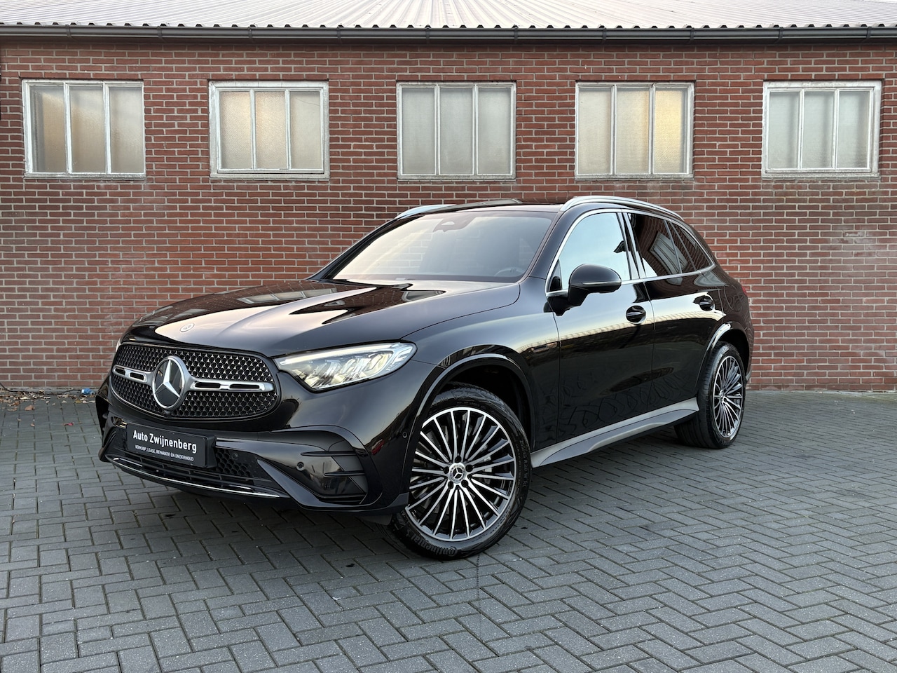 Mercedes-Benz GLC-klasse - 300e 4MATIC AMG Line | Pano | Burmester | Trekhaak | - AutoWereld.nl
