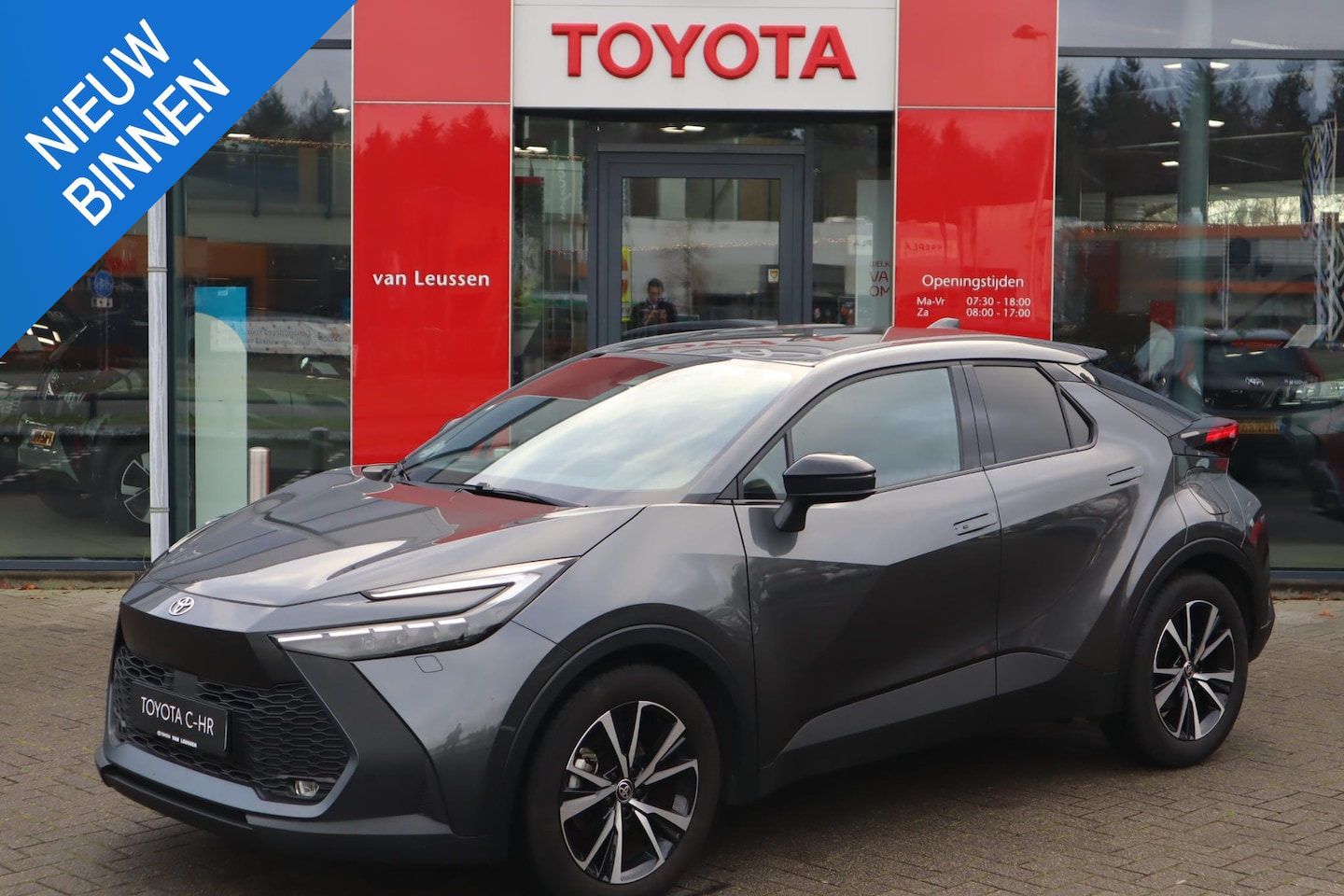 Toyota C-HR - HYBRID 140 FIRST EDITION ANDROID/APPLE STOEL/STUURVERW. P-SENSOREN EL-ACHTERKLEP DODEHOEK - AutoWereld.nl
