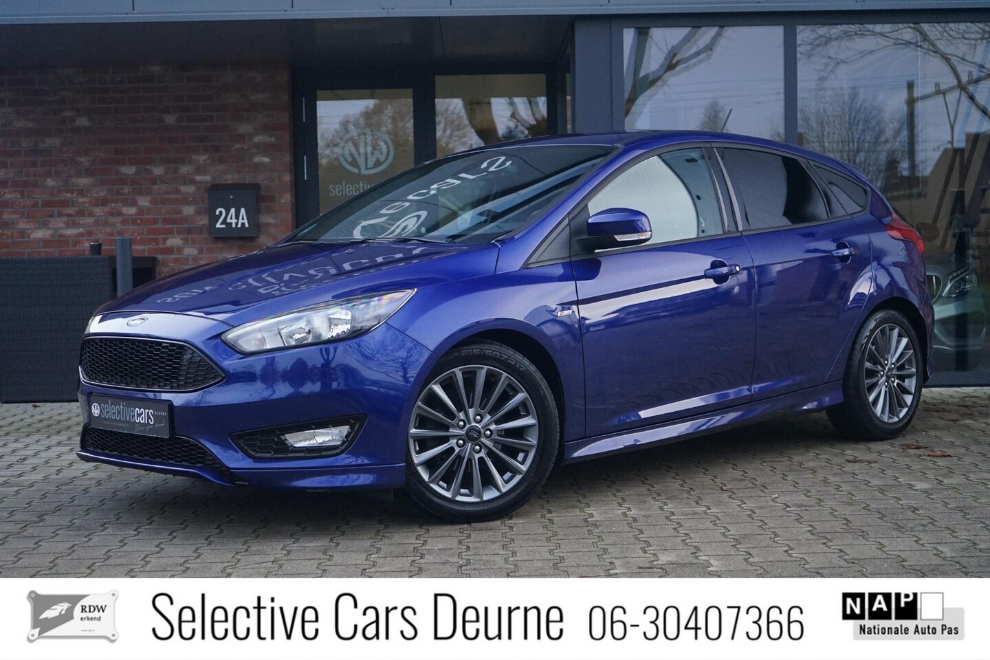 Ford Focus - 1.0 ST-Line 1.0 ST-Line , Deep Impact Blue, PDC, Dealer-OH, Nieuwe Distributie. - AutoWereld.nl