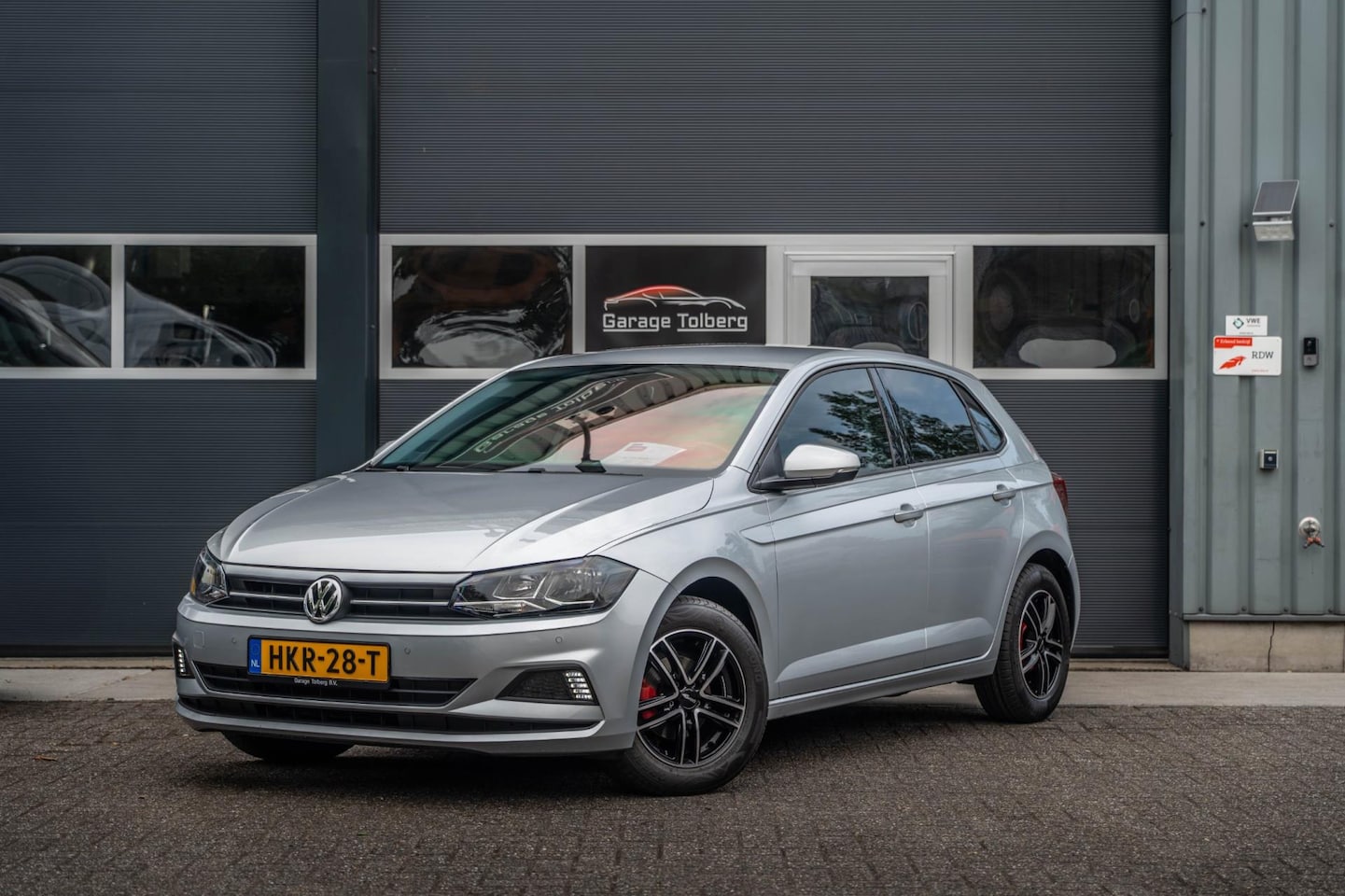 Volkswagen Polo - 1.0 MPI Comfortline PDC NAVI AIRCO CAR PLAY + GRATIS SET WINTERBANDEN OP VELG. - AutoWereld.nl