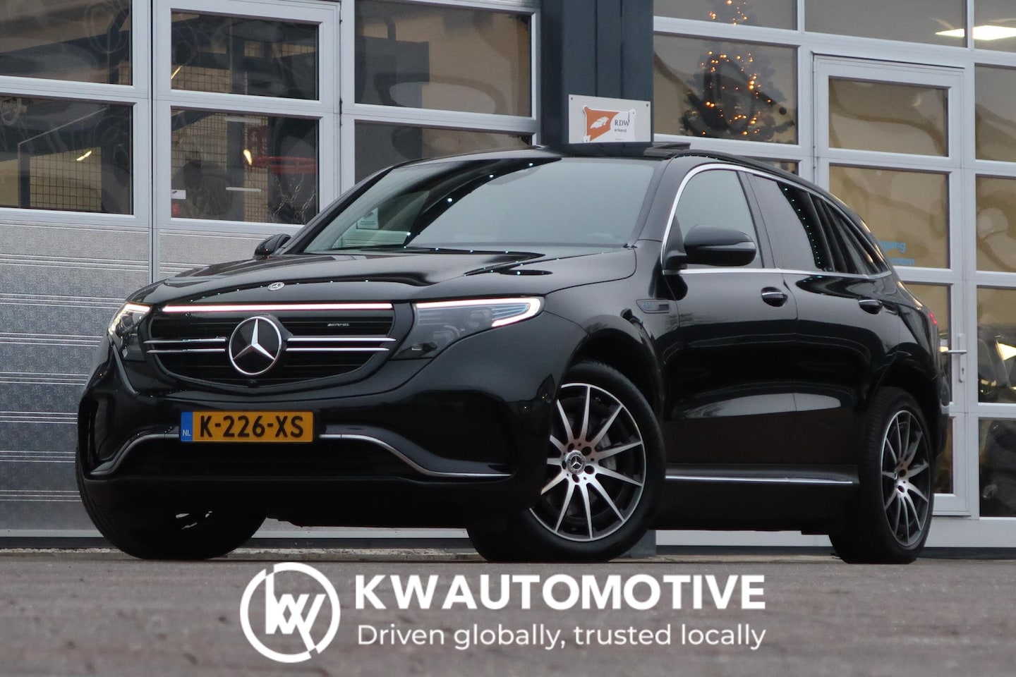 Mercedes-Benz EQC - 400 4MATIC Business AMG 80 kWh PANO/ CAMERA/ LEDER/ TREKHAAK/ ETC. - AutoWereld.nl