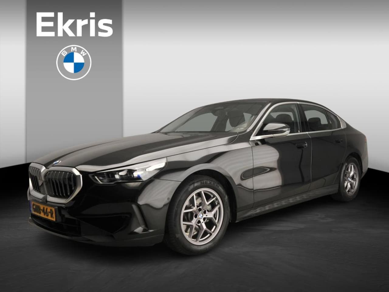 BMW 5-serie - Sedan 520i | LED | Navigatie | Sportstoelen | Stoelverwarming | PDC | DAB | Alu 18 inch - AutoWereld.nl