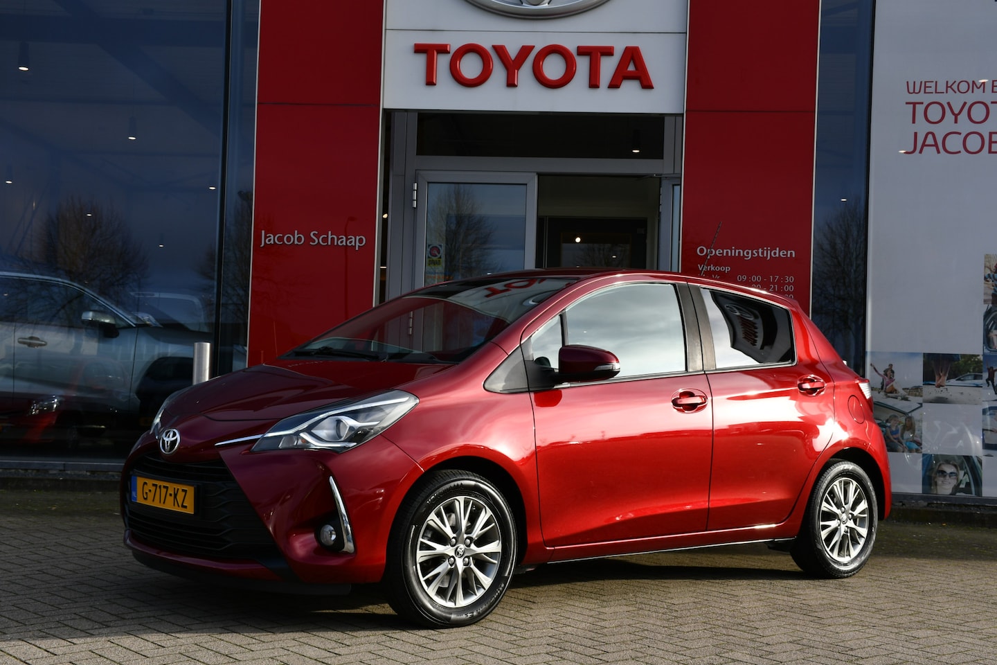 Toyota Yaris - 1.5 VVT-i Dynamic 112pk | Dealer-onderhouden | Trekhaak | Keyless entree/start | Handgesch - AutoWereld.nl