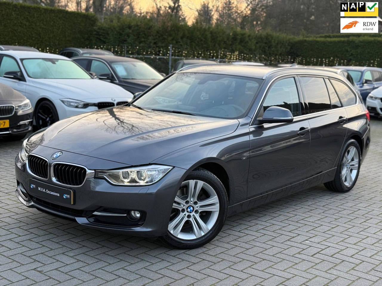 BMW 3-serie Touring - 316i High Executive Sport|Nieuwe Ketting + Klepseals|Dealer onderhouden|Leder|Navigatie|Cr - AutoWereld.nl