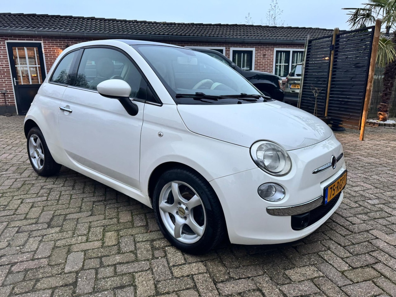 Fiat 500 - 0.9 TwinAir Lounge panorama dak Nieuwe APK 4-12-2026 - AutoWereld.nl