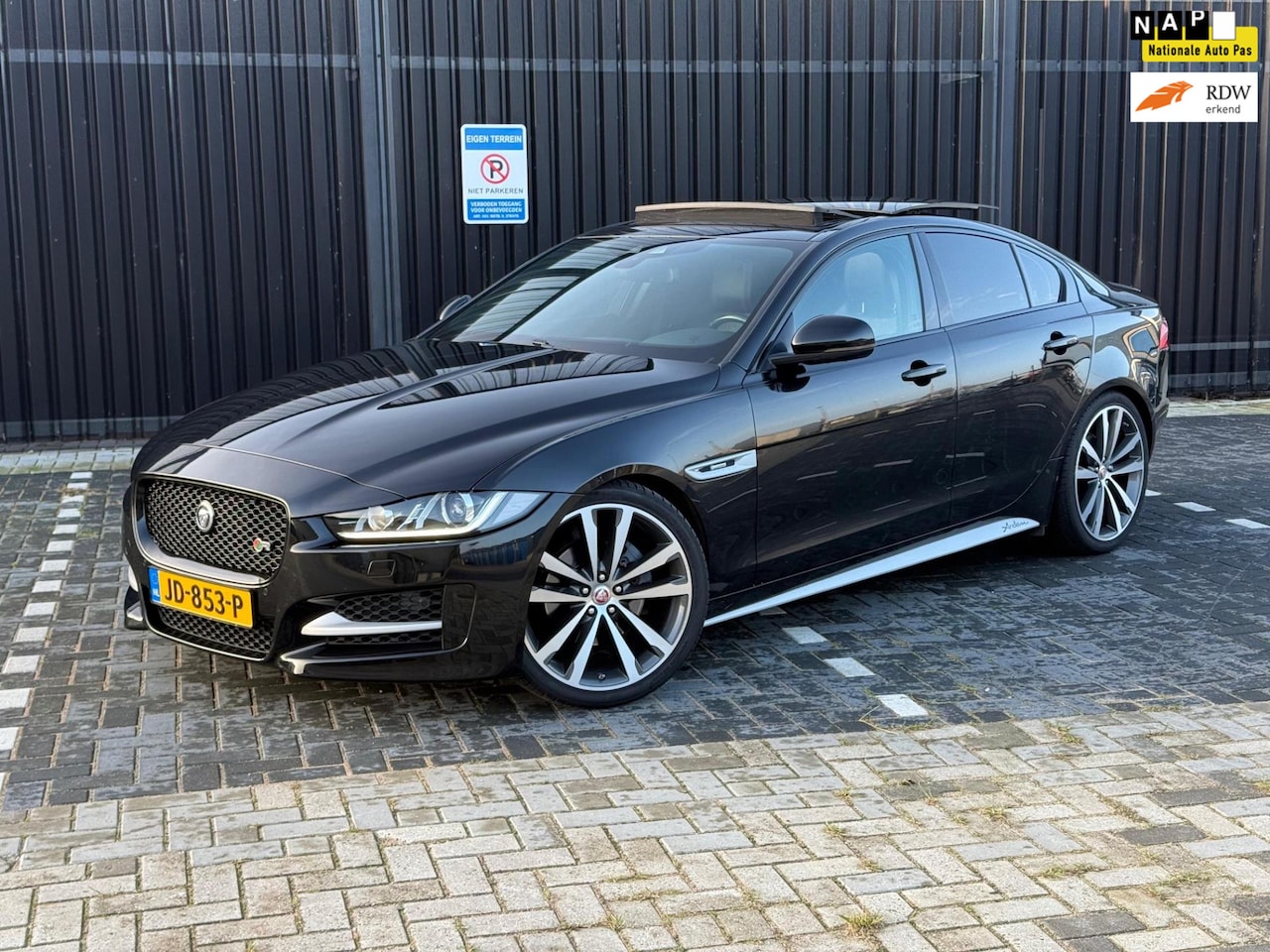 Jaguar XE - 2.0 D Portfolio - R DYNAMIC - SCHUIFDAK - AutoWereld.nl