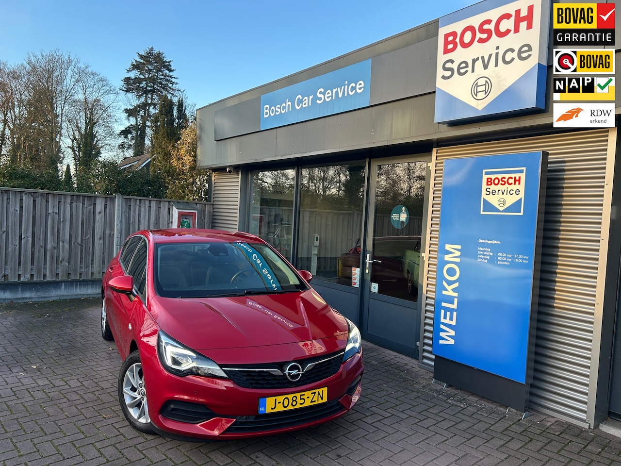 Opel Astra - ELEGANCE 1.2T (130pk) Navi, PDC, A-Camera, Key Less, All Season banden - AutoWereld.nl